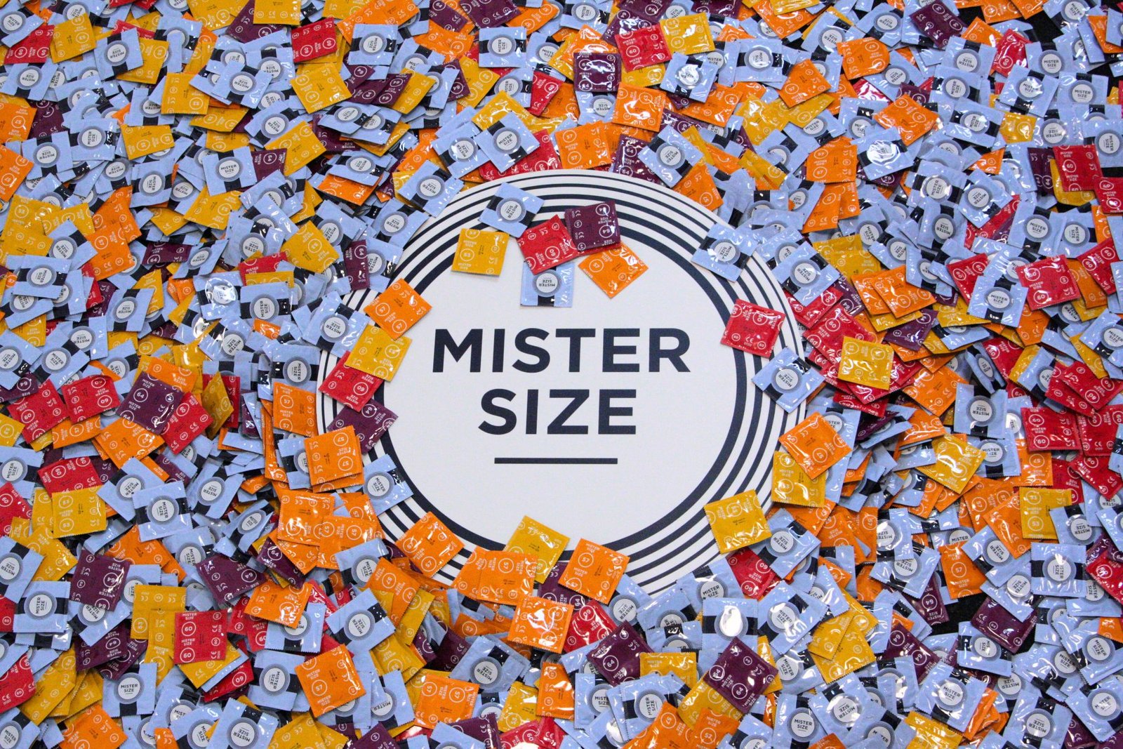 Rôzne kondómy od spoločnosti Mister Size s rôznymi nominálnymi šírkami